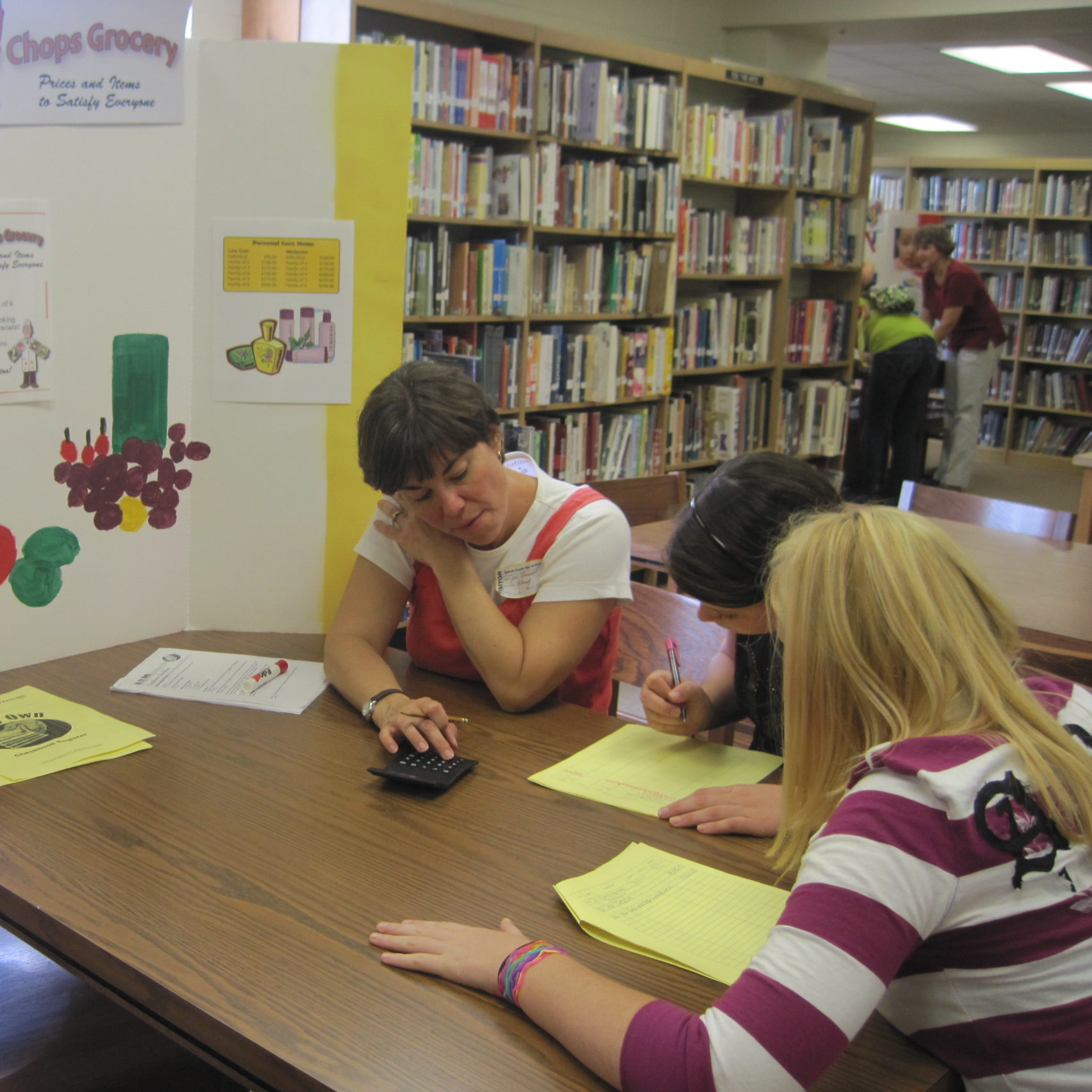 Students learning budgeting in a library 